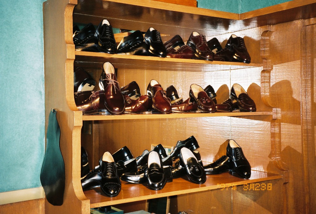 aoc shop 17 aol cordovan shelf